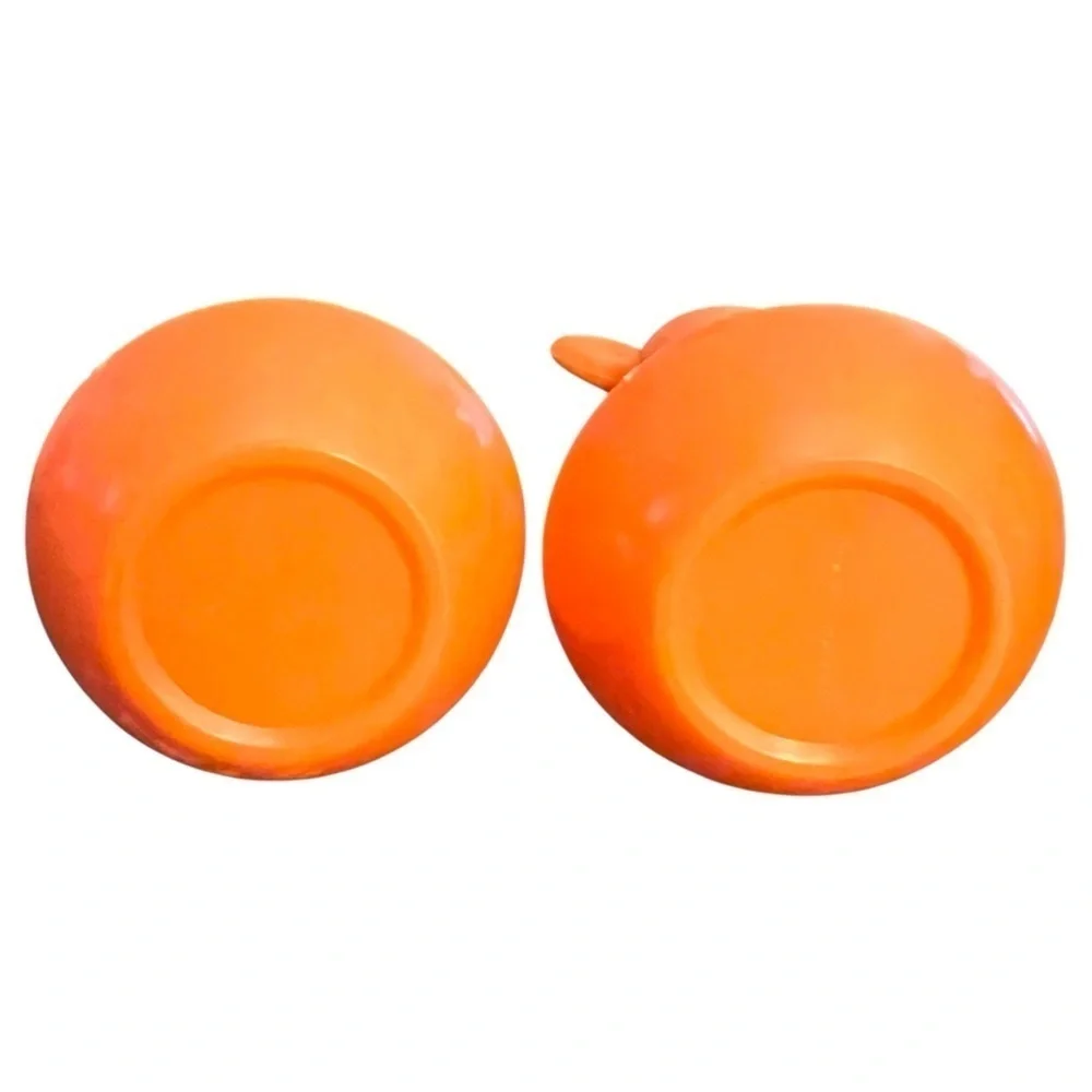 Vintage Cow Salt & Pepper Shaker Set Retro 70s Orange Cream Plastic Retro Kitsch - Picture 4 of 8